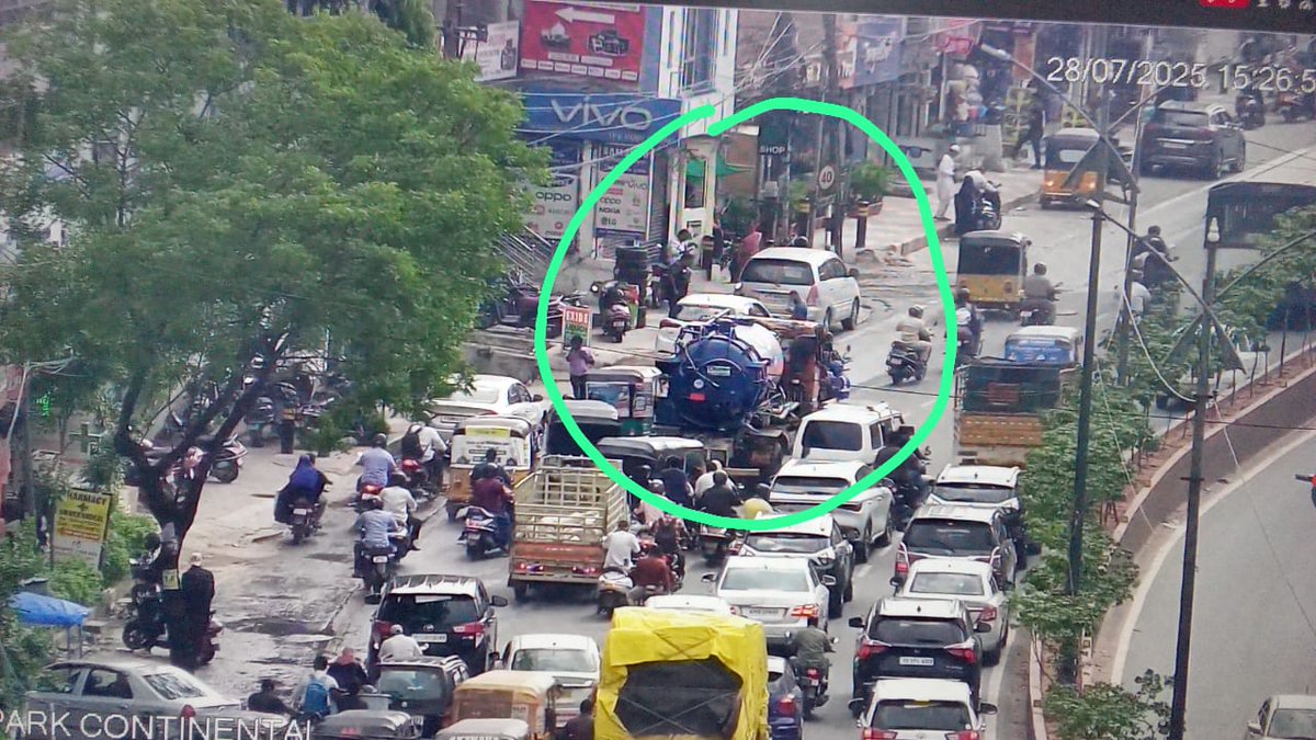 HYDTP's tweet image. #HYDTPinfo
#TrafficAlert
Traffic is slow from Masabtank flyover and NMDC to PVNR Expressway due to manhole cleaning work between NMDC and the PVNR expressway.
#TrafficUpdate