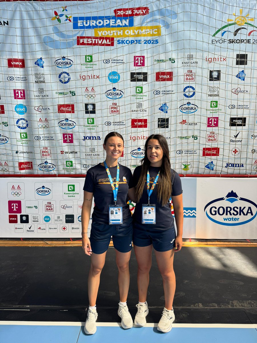 🏆EYOF Skopje

Nuestras árbitras Marta y Maialen han estado del 18 al 27 de julio en Macedonia arbitrando partidos de máxima categoría mundial.

🔝Han llegado a pitar un partido de semifinal y otro 3-4 puesto.

🥰Un orgullo tener chicas de este nivel en nuestro CTA!