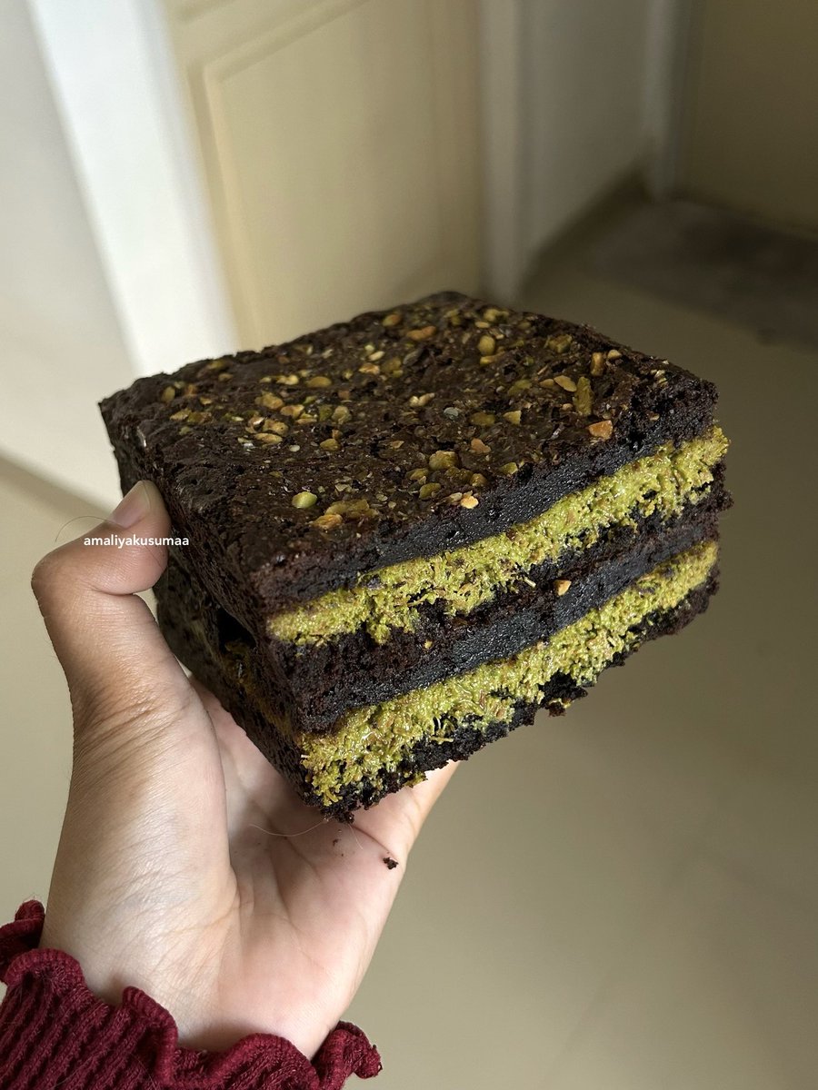 amaliyakusumaa's tweet image. UMKM brownies i don&apos;t regret buying :