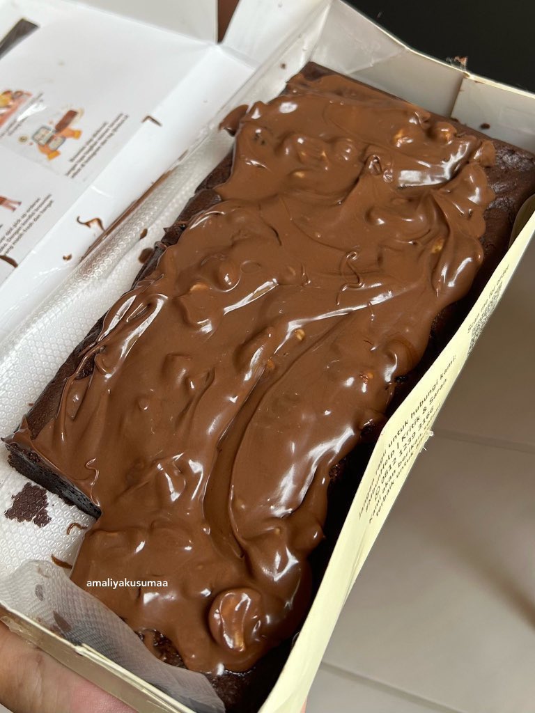 amaliyakusumaa's tweet image. UMKM brownies i don&apos;t regret buying :