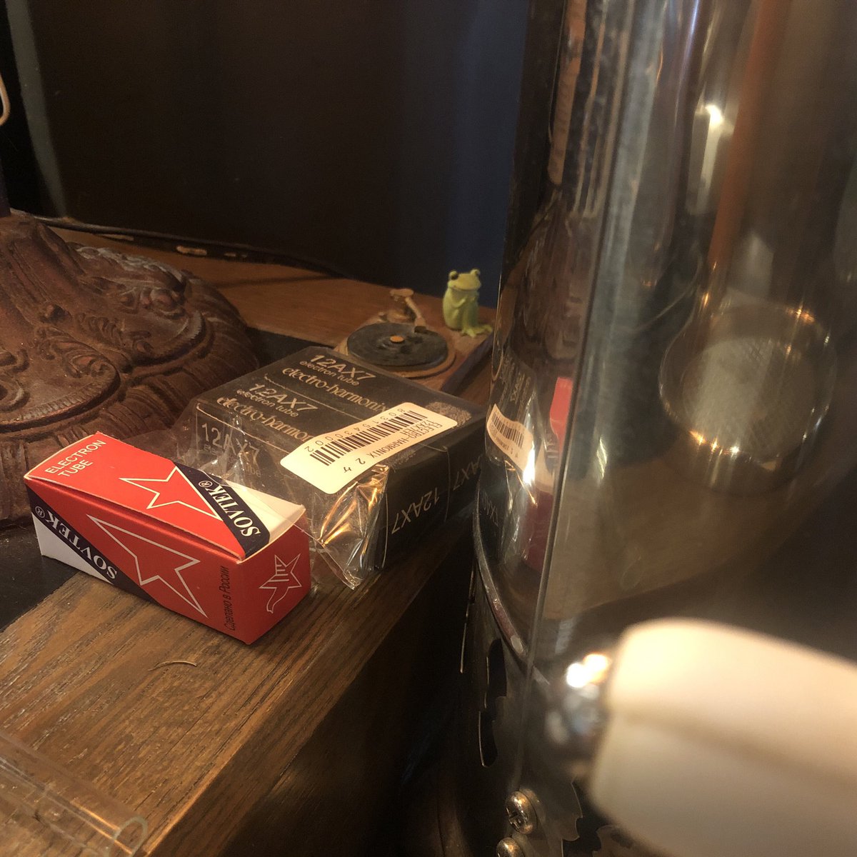 vimana07's tweet image. お寺喫茶にカエルいた