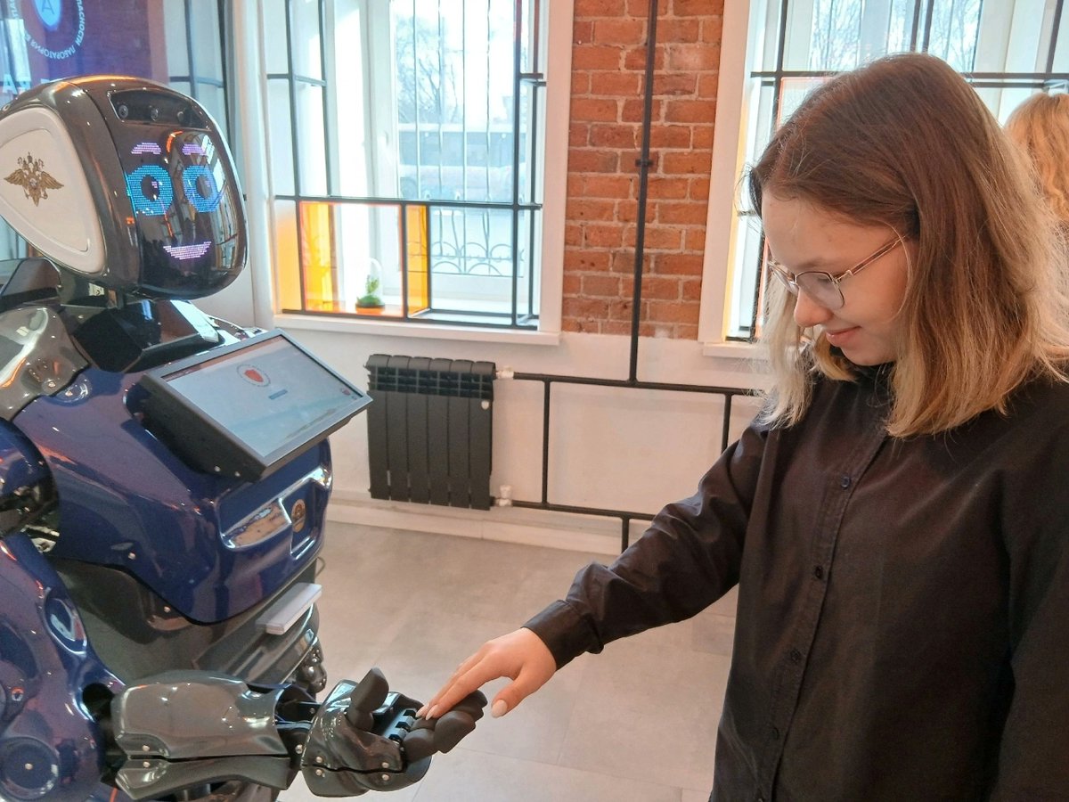 The robot guide transforms the way people perceive science and art, helping them acquire new knowledge through interactive engagement with the audience.
✅ Key functions of the robot:

- Answers safety-related questions

- Conducts guided tours of the exhibition