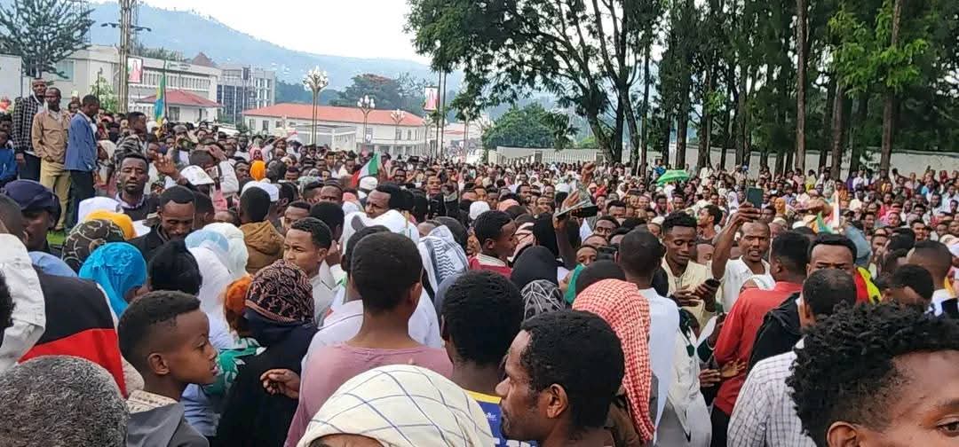MollaJejaw's tweet image. ጠቅላይ ሚኒስትር ዶ/ር ዐብይ አህመድ ከጣሊያኗ ጠቅላይ ሚኒስትር ጋር ለሥራ ጉብኝት ጅማ ከተማ ሲገቡ የከተማው ሕዝብ ከፍተኛ አቀባበል አድርጎላቸዋል።