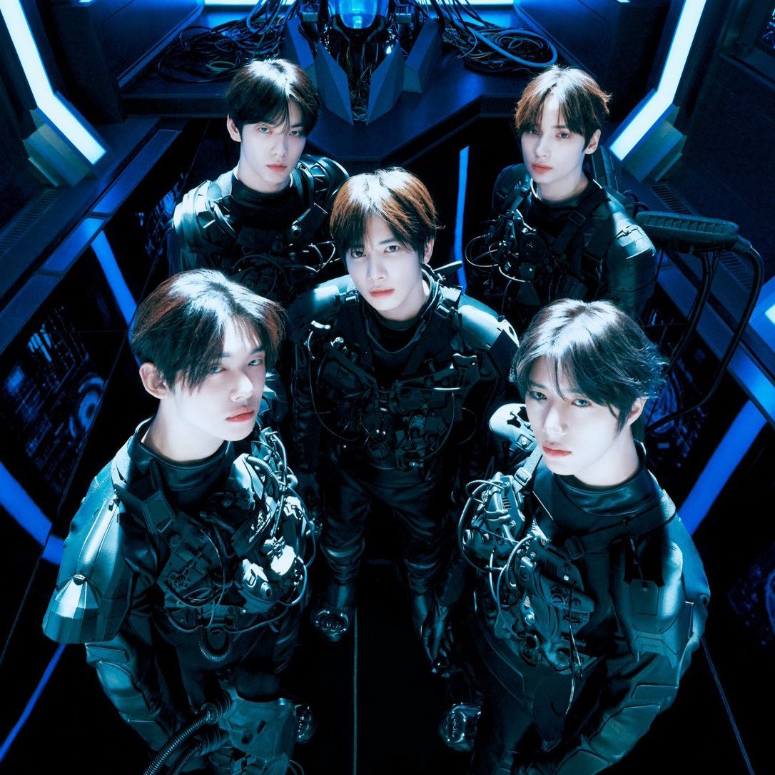 npomvtt's tweet image. "The Star Chapter: TOGETHER" do TXT ultrapassou 1,7 MILHÃO de vendas no Hanteo.