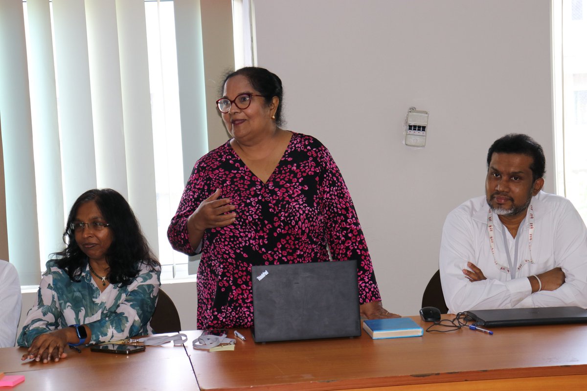 UNFPASriLanka's tweet image. For the first time globally, #SriLanka is applying the updated EmONC assessment by Columbia University with @UNFPA, @UNICEF & @WHO.
Led by @MoH_SriLanka’s FHB & supported by @UNFPASriLanka, a 5-day training is building national capacity to strengthen maternal & newborn care.