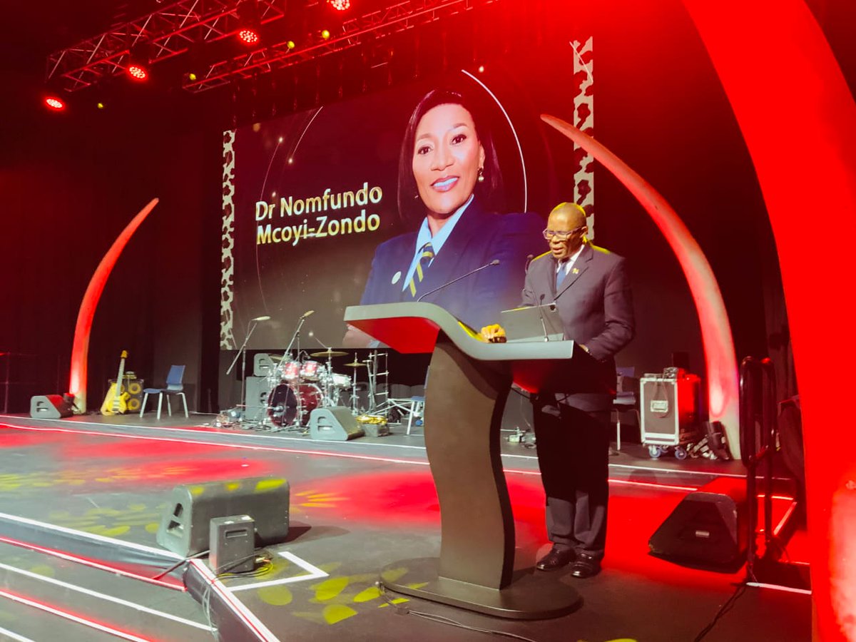 eThekwiniM's tweet image. EThekwini Municipality Mayor, Councillor Cyril Xaba, joined the homecoming celebration of Dr Nomfundo Mcoyi-Zondo, to honour her for being the first female President of the South African Funeral Practitioners Association. Mayor Xaba congratulated Mcoyi-Zondo for being a…