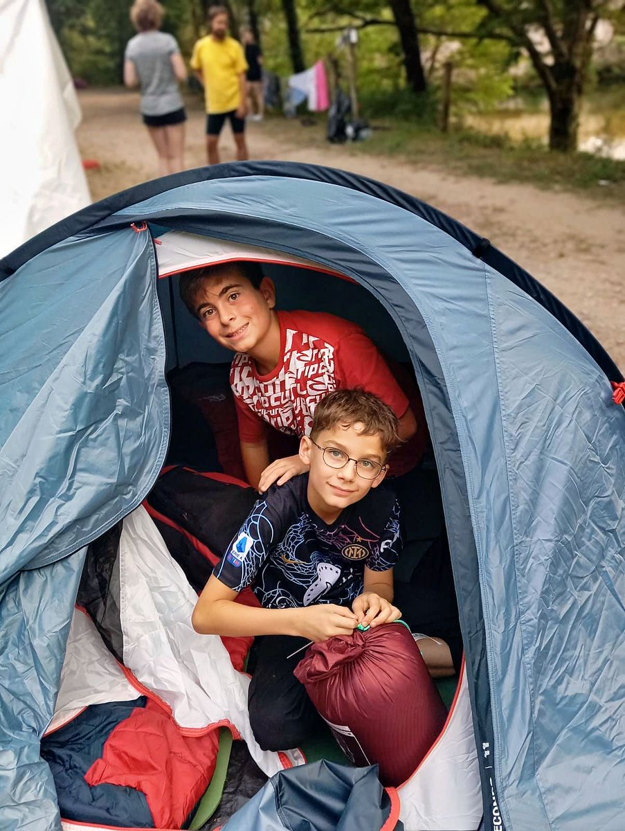 FMeunier1's tweet image. La colo, moment extra et inoubliable des vacances de nos ados: on partage, on découvre, on expérimente, on se lie... bref, on se construit des souvenirs heureux qui seront comme des couvertures sous lesquelles on peut se blottir lorsque les difficultés frapperont.