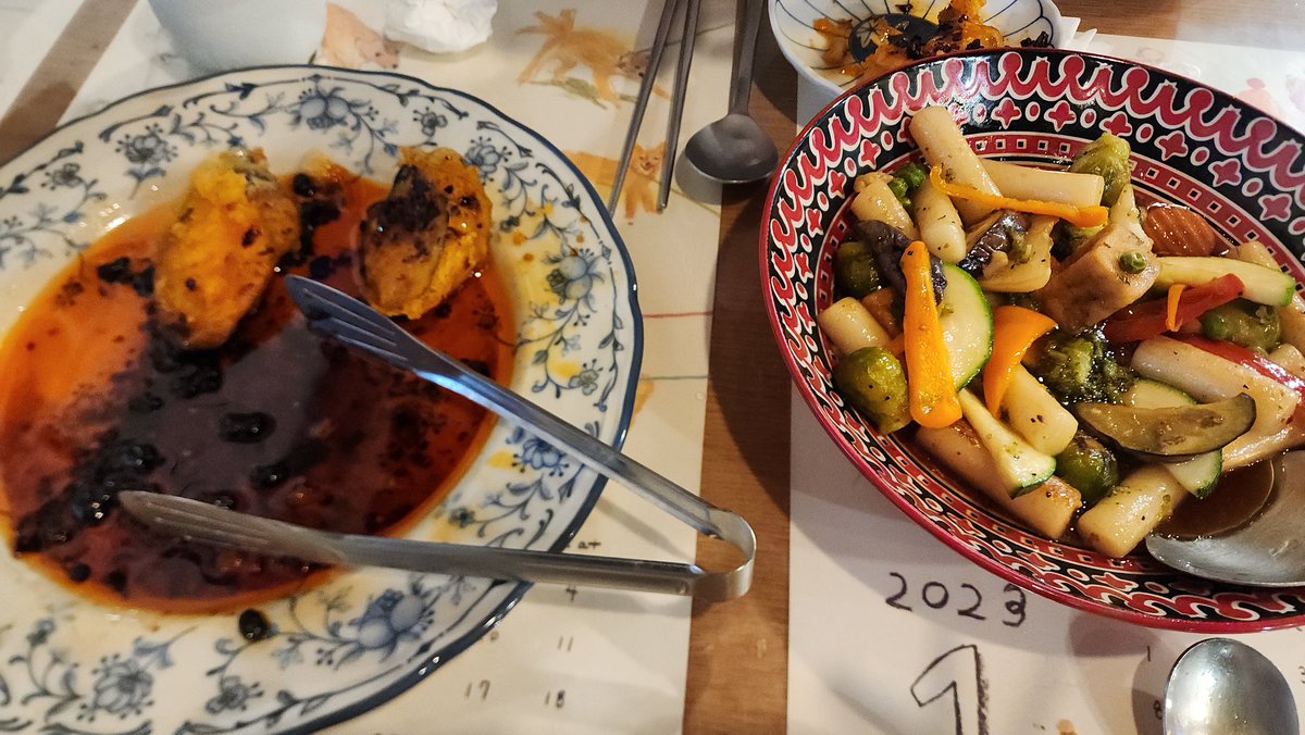 bebes_home_plz's tweet image. 너무 맛있는디...?
임보이모는 푸파처럼 요리 뿌시는 중이고 제야는 쿨쿨멍...

@myoungjin25