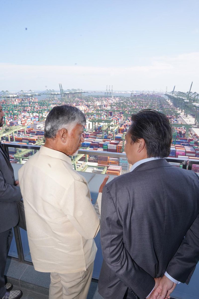 Trends4TDP's tweet image. Hon’ble Chief Minister Shri N. Chandrababu Naidu Garu visited Tuas Port to explore innovative avenues for port-driven industrial growth, advanced logistics solutions, and world-class export infrastructure development.