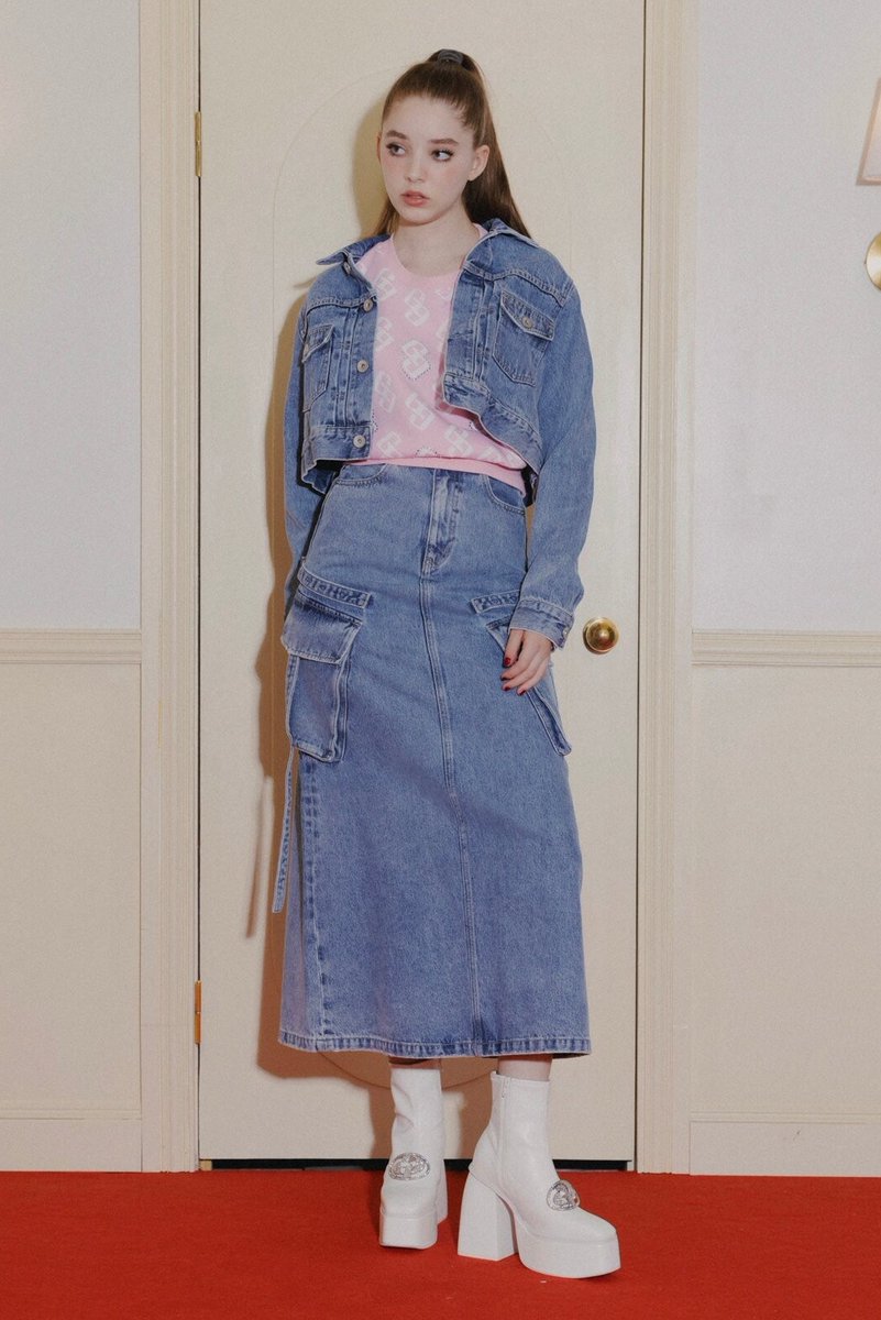 kendam_com's tweet image. GYDA Fall Winter 2025-2026 collection lookbook kendam.com/news/lookbooks…

#GYDA #FW25 #AW25 #Lookbooks #Tokyo #Fashion #Kendam