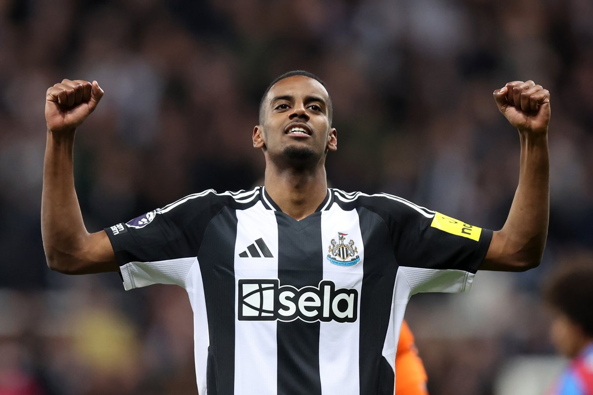 🥇| <a href="/LewisSteele_/">Lewis Steele</a>: Alexander Isak is "desperate" to play for Liverpool.