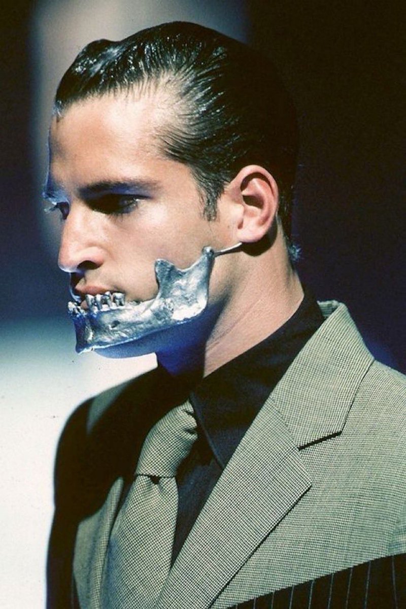 Alexander McQueen ”The Jawbone” by Shaun Leane (1998)