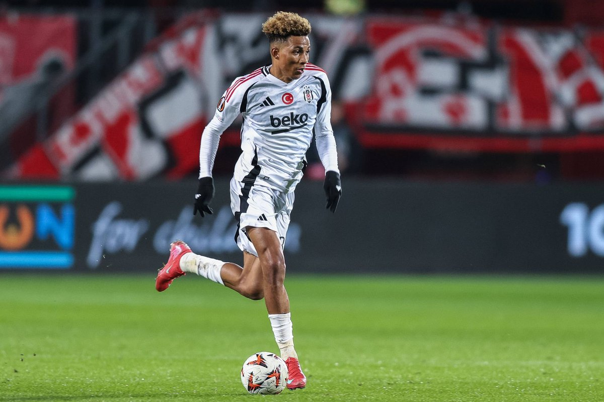 CurtaVermelha's tweet image. Há já dois anos que a saída do Gedson Fernandes do Besiktas esbarra na percentagem do Benfica, sem os clubes terem chegado a acordo.
O Spartak Moscovo parece ter feito uma proposta de 20+5 milhões pelo Gedson. Se for como nos anos anteriores, o Besiktas apenas aceitará a…
