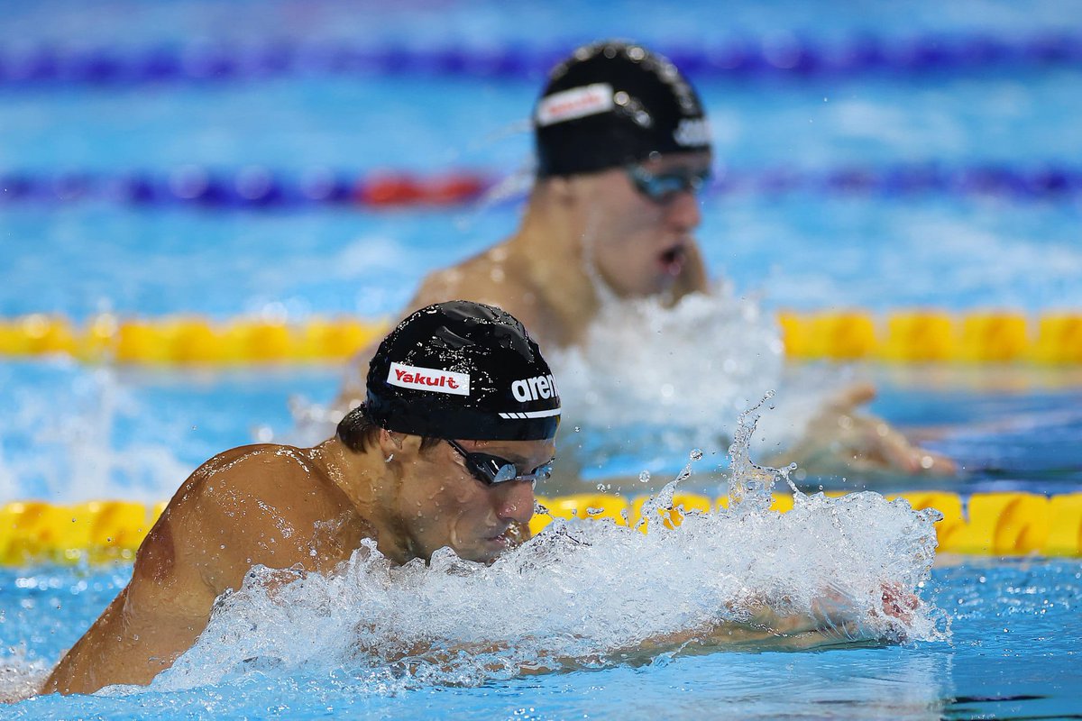 ItaliaTeam_it's tweet image. È TORNATOOOOOOOOOO 😍
Un anno dopo l'oro olimpico, Nicolò Martinenghi si prende un argento mondiale PAZZESCO! 🥈✨
Lotta per il titolo fino all'ultimo secondo nei 100 metri rana di Singapore!
Con Tete l'adrenalina è GARANTITAAAAAAAA 💙⚡️
#ItaliaTeam @FINOfficial_