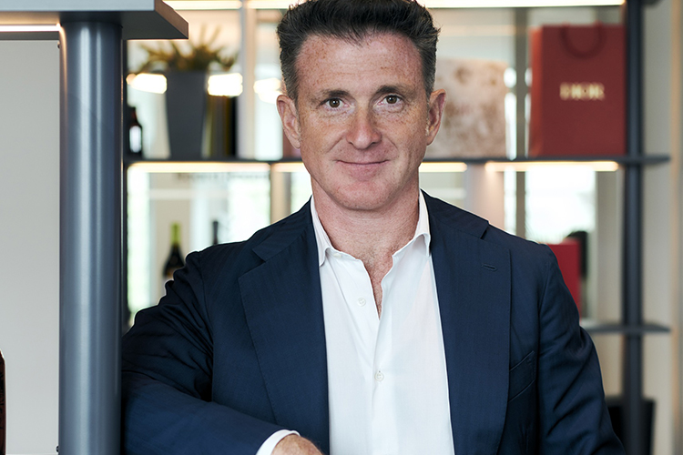 El #packaging de lujo se vuelve más ecológico, ligero e inteligente Bain &amp; Company y Fedrigoni report alabrent.com/noticias/39936