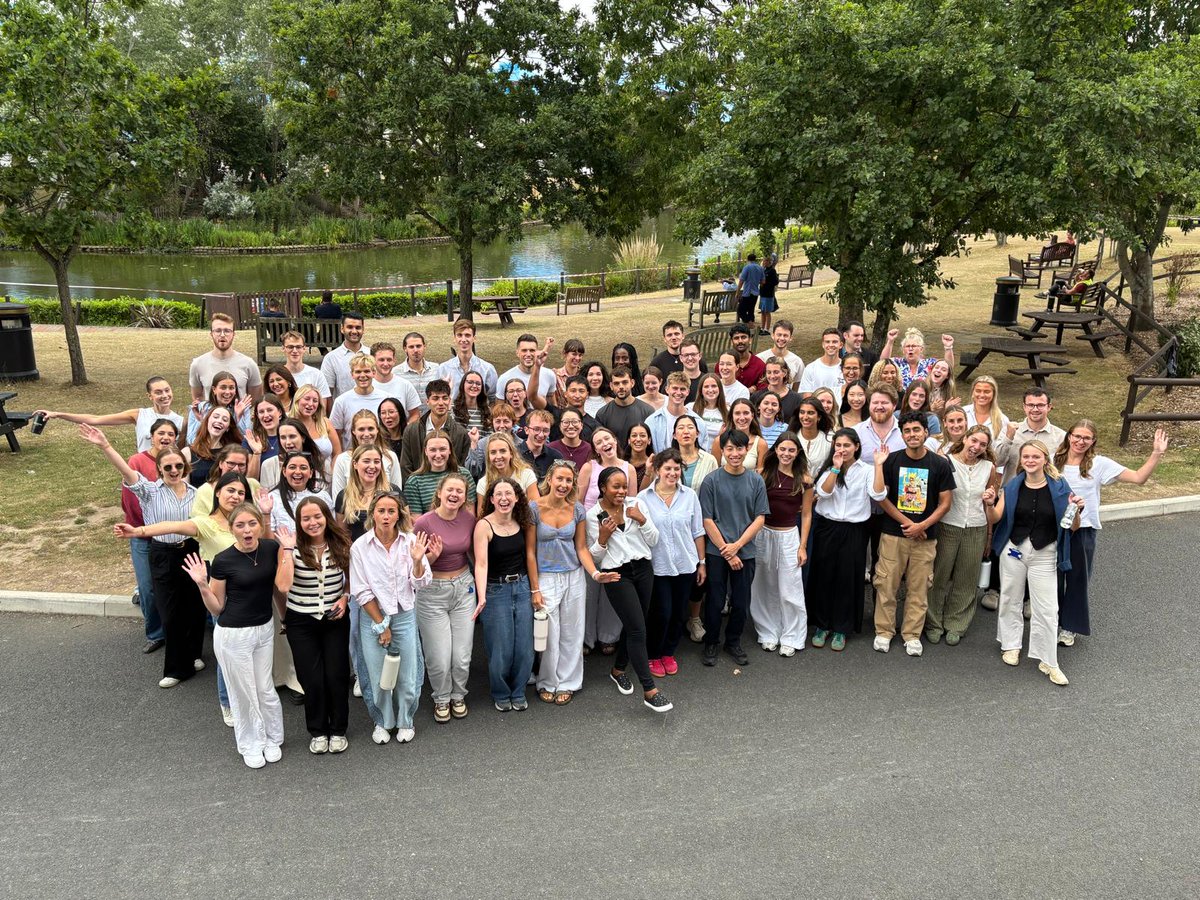 A huge #TeamUHD welcome to our new F1 doctors!

What a glorious day to join our Trust and we can't wait to see what you achieve next 🌞