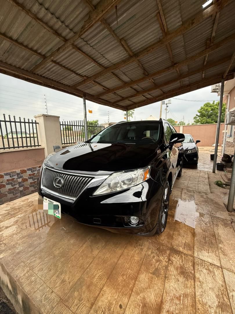 Kezman0001's tweet photo. Super clean NG used RX350 2010 for sale
AC working perfectly 
Engine working perfectly 
Very clean 

Dm if interested 
#wizkid #davido #burnaboy #Nigeria #fyp #pulseng #viral #car https://t.co/z5SNX9HIl8