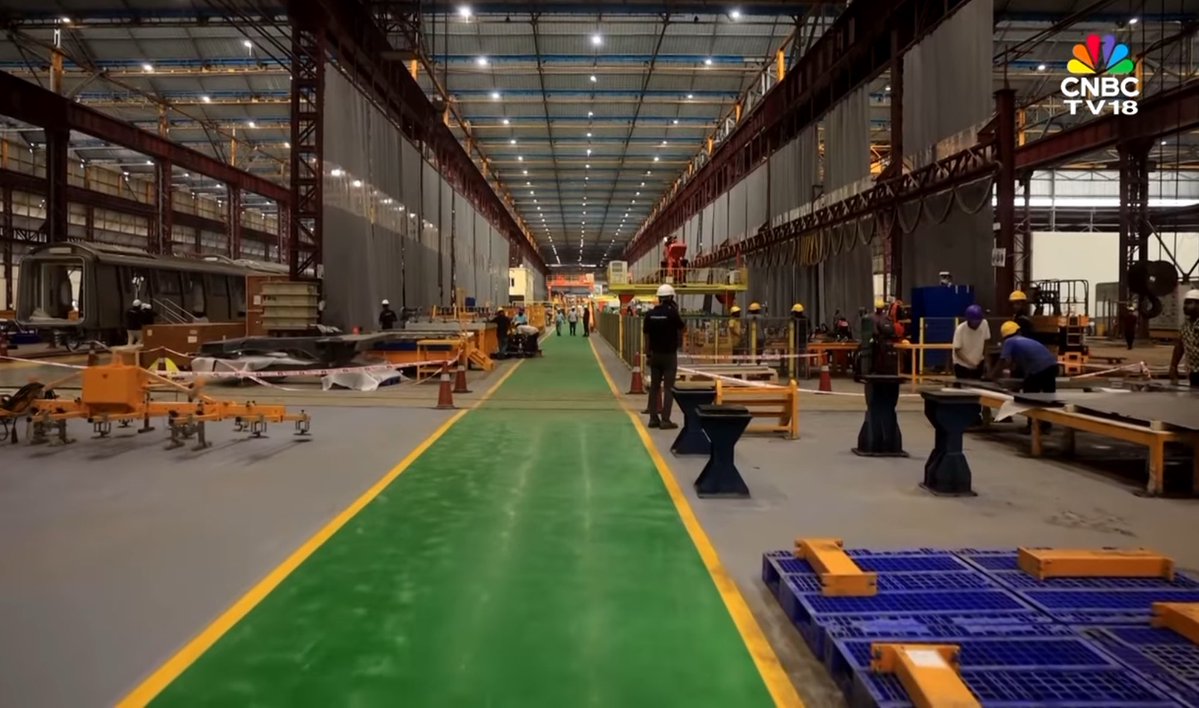 KolkataIndex's tweet image. An inside look of the Titagarh Rail Systems factory in Uttarpara where metro and Vande Bharat sleeper trains are being manufactured! 🤩
PC: CNBC-TV18 (youtu.be/dhN4BsLHkyw)