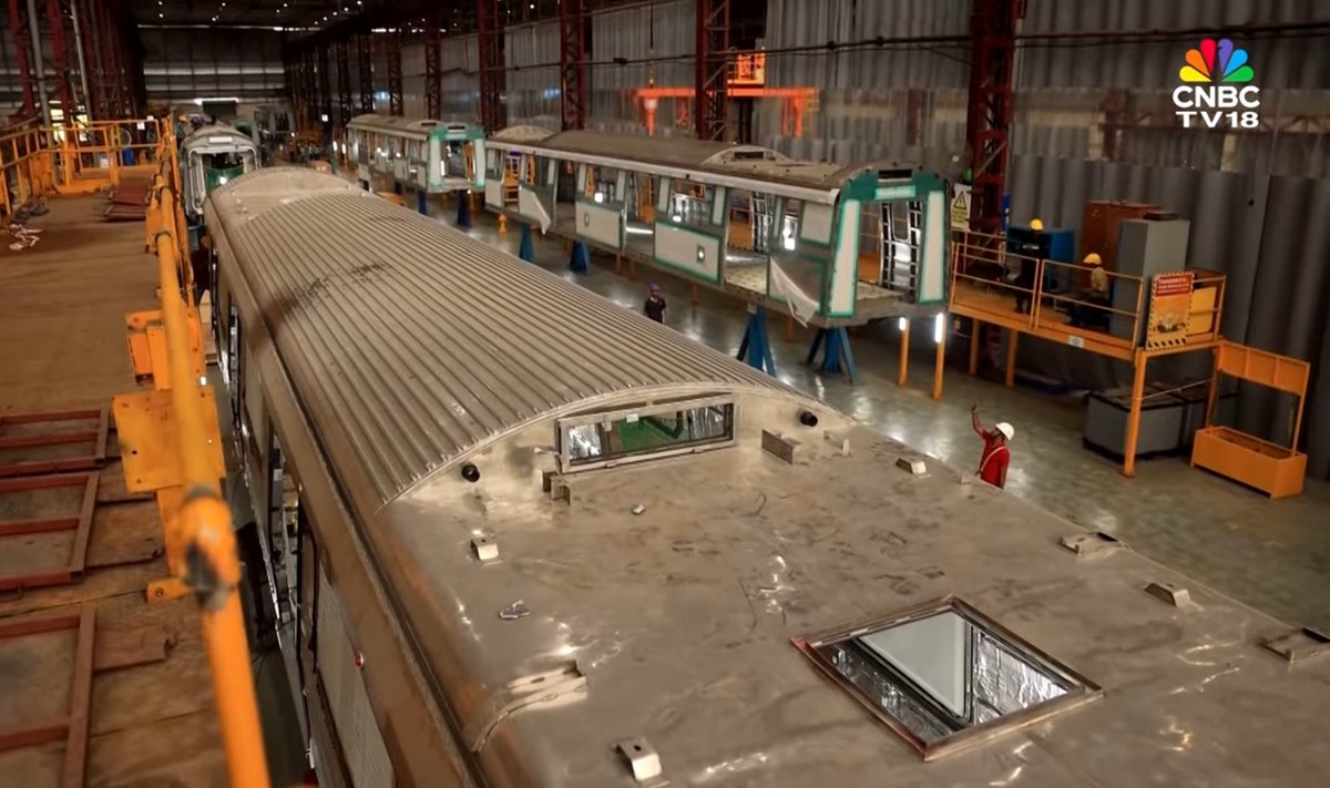 KolkataIndex's tweet image. An inside look of the Titagarh Rail Systems factory in Uttarpara where metro and Vande Bharat sleeper trains are being manufactured! 🤩
PC: CNBC-TV18 (youtu.be/dhN4BsLHkyw)