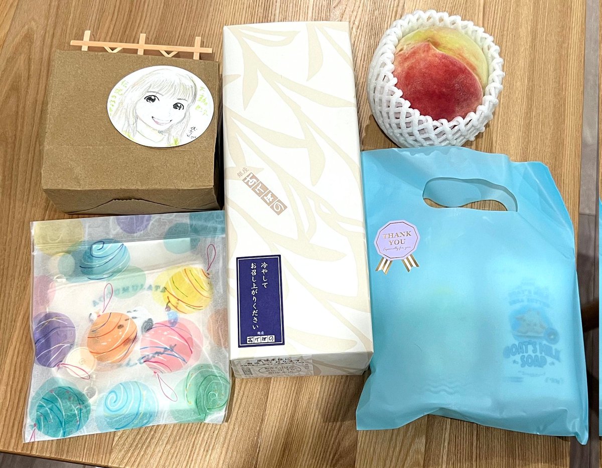 『伝説のМ』楽しかったなー😊

たくさんの差し入れ頂きました✨
旬の桃🍑にネギライオンの似顔絵などなど♡
来てくれただけで嬉しいのに…本当にみなさまやさしいお気持ちありがとうございます😌

心がぽかぽか🎵