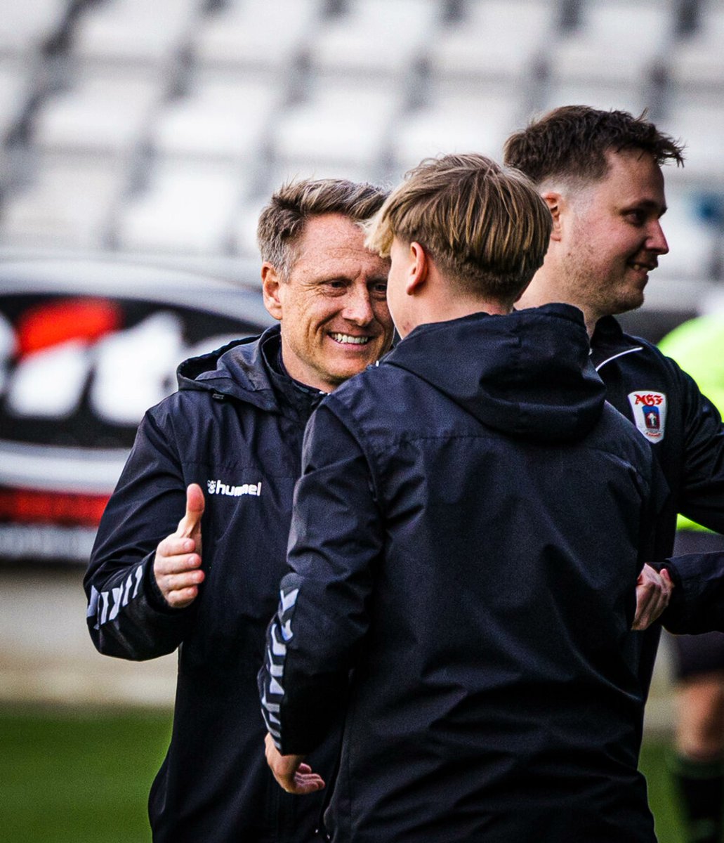I morgen tager jeg en snak med AGF's U19-træner, Niki Zimling, om udviklingen i ungdomsafdelingen. 📈

Smid gerne spørgsmål i tråden her, så tager jeg dem med på Fredensvang. 🎙️

📸 <a href="/KronborgFotos/">Kronborgfotos</a> 

#ksdh #ultratwitteragf