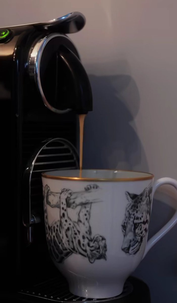 andreash1's tweet image. Quédate con quien puedas hablar del sabor del café, con quien puedas hablar de lo que sea

...y de lo puro del amor.

Quédate con quien puedas ser tú.

#BuenosDias