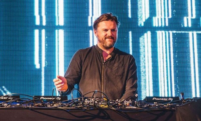 elx_1923's tweet image. Mladen Solomun, conocido artísticamente como Solomun, es un DJ y productor bosnio-alemán, nacido en Travnik, Bosnia y Herzegovina, el 27 de diciembre de 1975, y criado en Hamburgo, Alemania. Es reconocido por su trabajo en el deep house, con influencias de techno, soul, funk y…