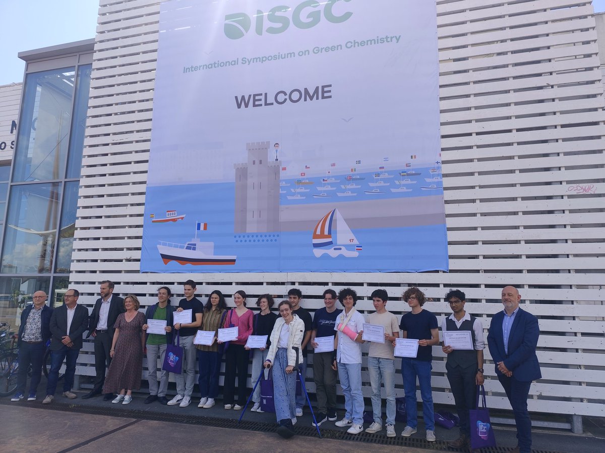 Magnifique remise des prix aux Olympiades de la chimie à l'espace Encan de La Rohelle.
Un grand bravo à Rayaan.
<a href="/Lycee_VH_86/">Lycée Victor Hugo - Poitiers</a> <a href="/FrdricCouturie1/">Frédéric Couturier</a>  <a href="/enieutin/">nieutin</a>