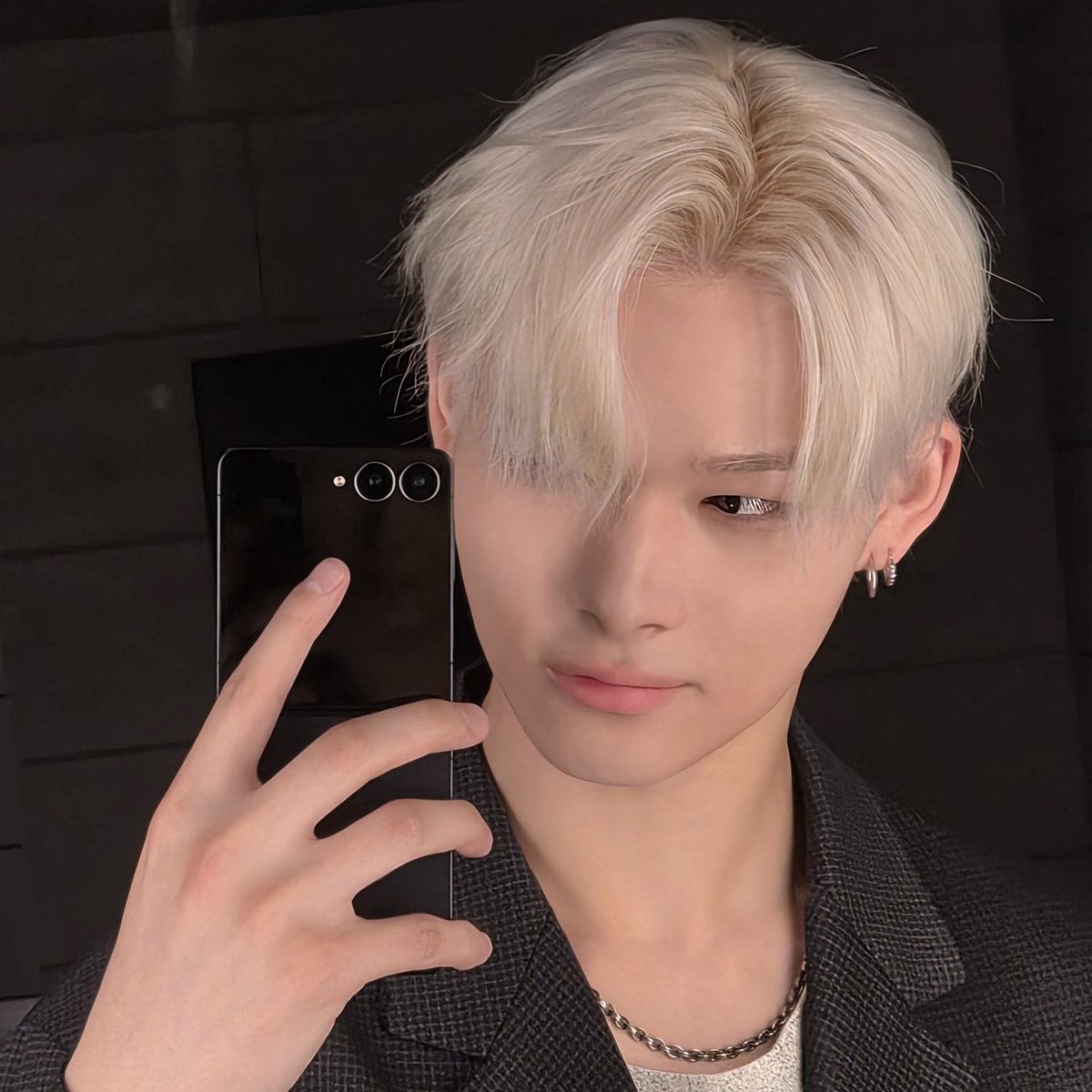muraenthusiast's tweet image. we’re not getting iphone riki back anytime soon 💔
