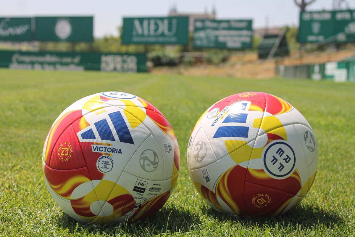 CD_Toledo's tweet image. 🆕⚽️ Los nuevos balones de la @rfef para la temporada 25/26.
¡Listos para el primer entrenamiento! ✅
#SiempreCDToledo 💚⚪️