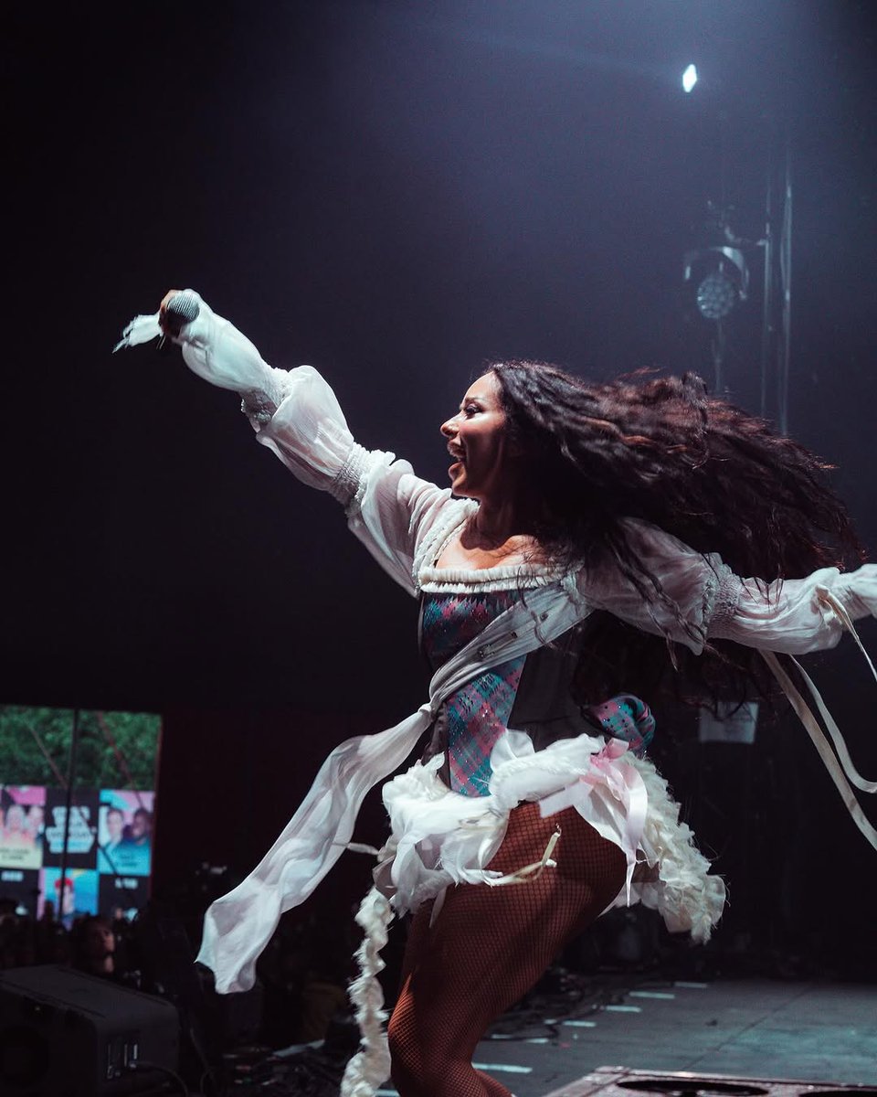 jadeupdatespt's tweet image. 🎤 JADE será a atração principal da festa oficial do All Points East, "Amex Afters", no dia 23 de agosto.
O evento será realizado na The Colour Factory.