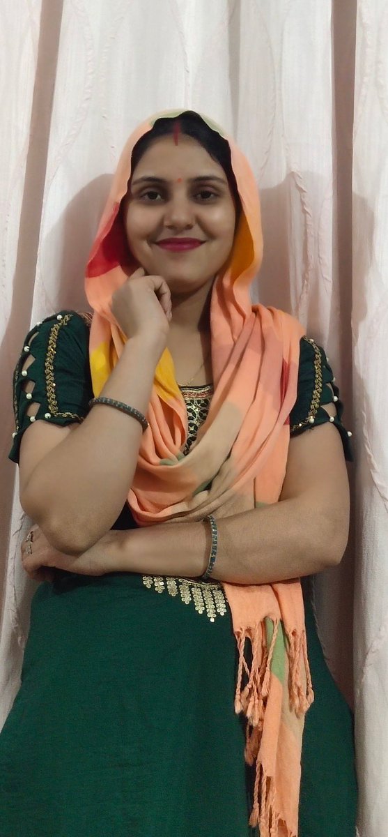 ज़िन्दगी एक सफर है, 
कुछ खुशियां, कुछ गमों का असर है।" 🥰