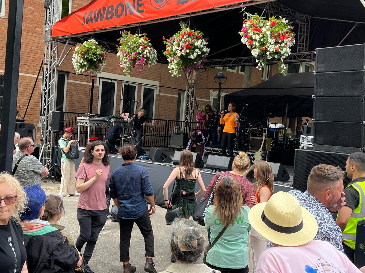 munirawilson's tweet image. What a day! Twickenham was in its element for the always incredible #HighTide music festival. Huge kudos to Kevin @eelpierecords for another amazing event. So much talent on display, including the young musicians on the @TBD_R stage.