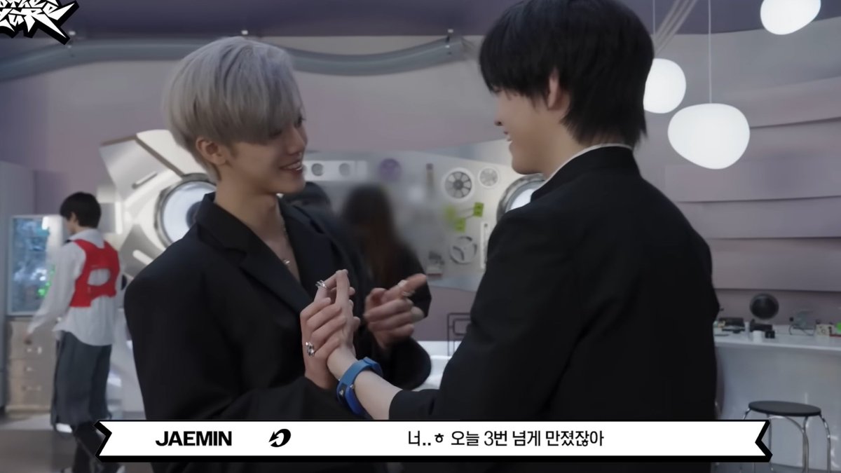 Heni_mini's tweet image. 도대체 이게 무슨 소리예요