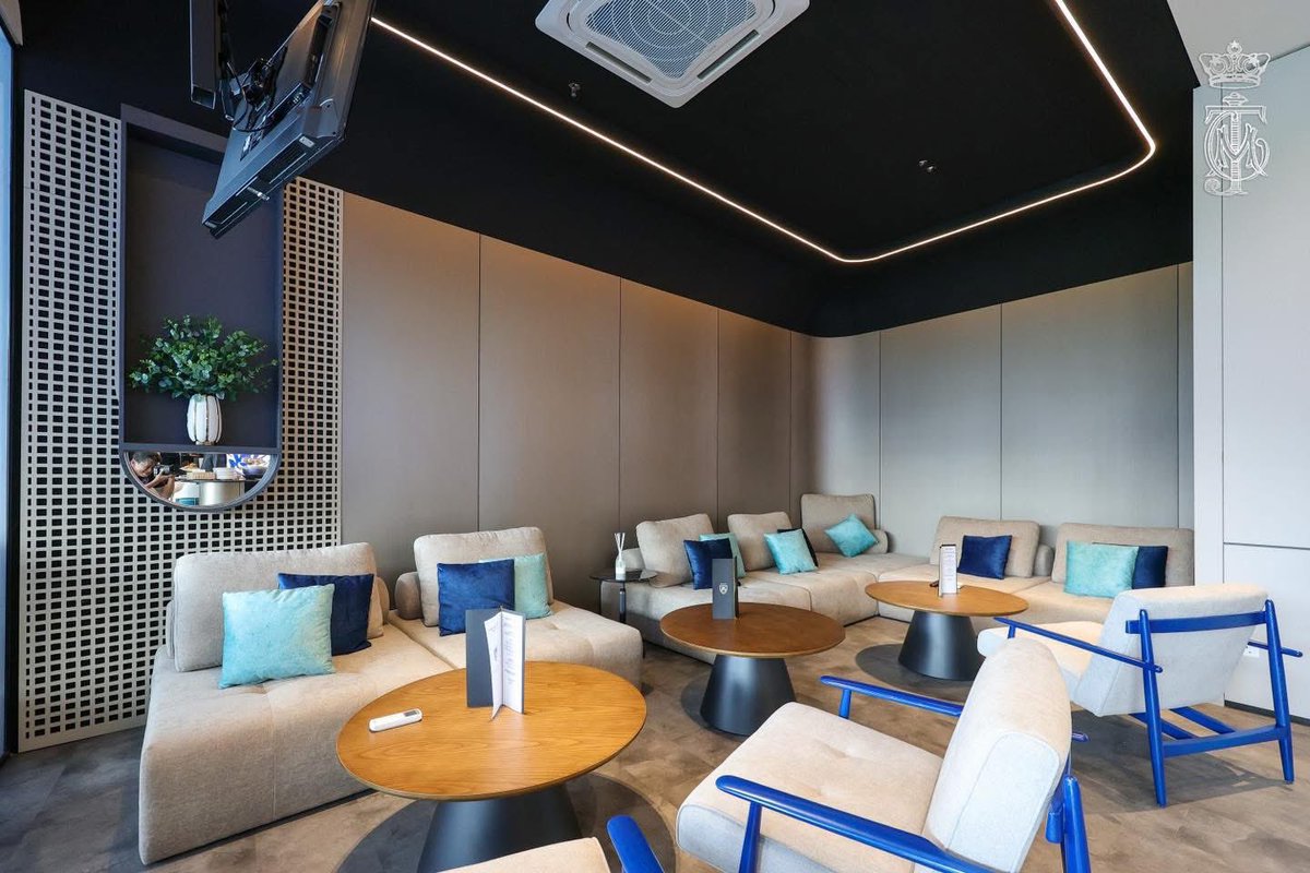 HRHJohorII's tweet image. KEMUDAHAN KORPORAT BAHARU DAN ‘RED & BLUE LOUNGE’ DI STADIUM SULTAN IBRAHIM SIAP UNTUK MUSIM 2025-26
Duli Yang Amat Mulia Tunku Mahkota Ismail, Pemangku Sultan Johor yang juga pemilik Kelab Bolasepak Johor Darul Ta’zim (JDT) berangkat ke Stadium Sultan Ibrahim pada hari ini, 28…