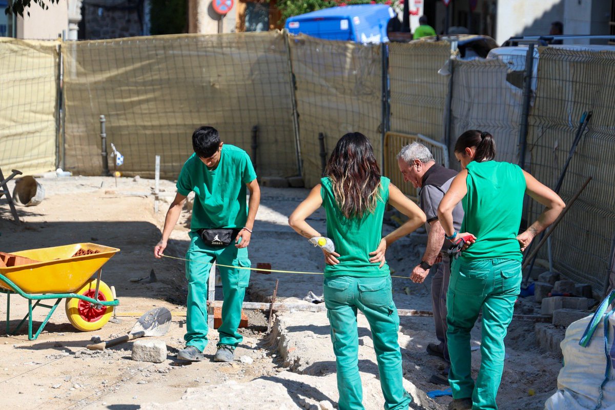 ToledoAyto's tweet image. La plaza de San Cristóbal lucirá un nuevo aspecto gracias al trabajo de 12 alumnos del Programa de Capacitación Juvenil puesto en marcha por la concejalía de Empleo.
#toledomejora✅
