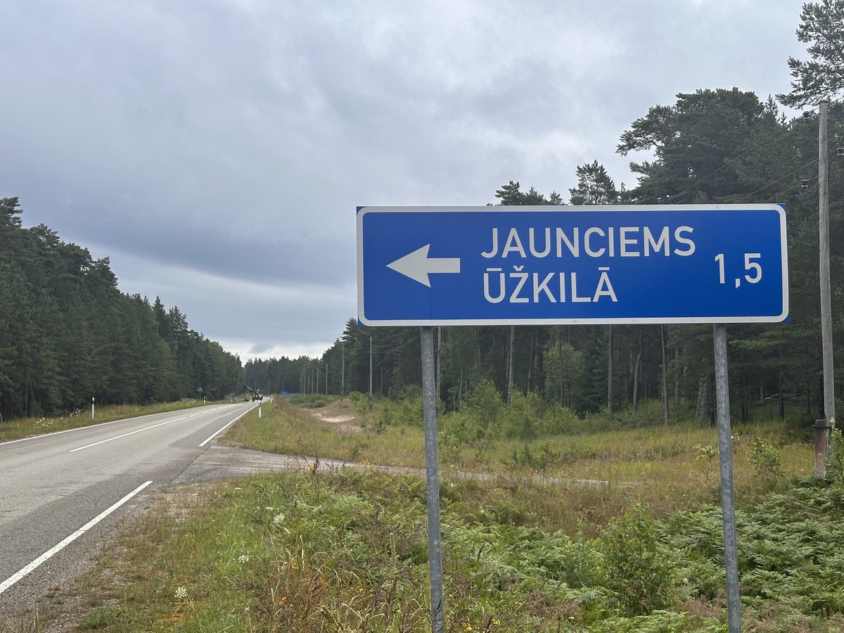 Last week, signs with their names in Livonian were installed at five more villages.
Now, Livonian names are finally visible at all the villages of the Livonian coast.
Nature is healing.