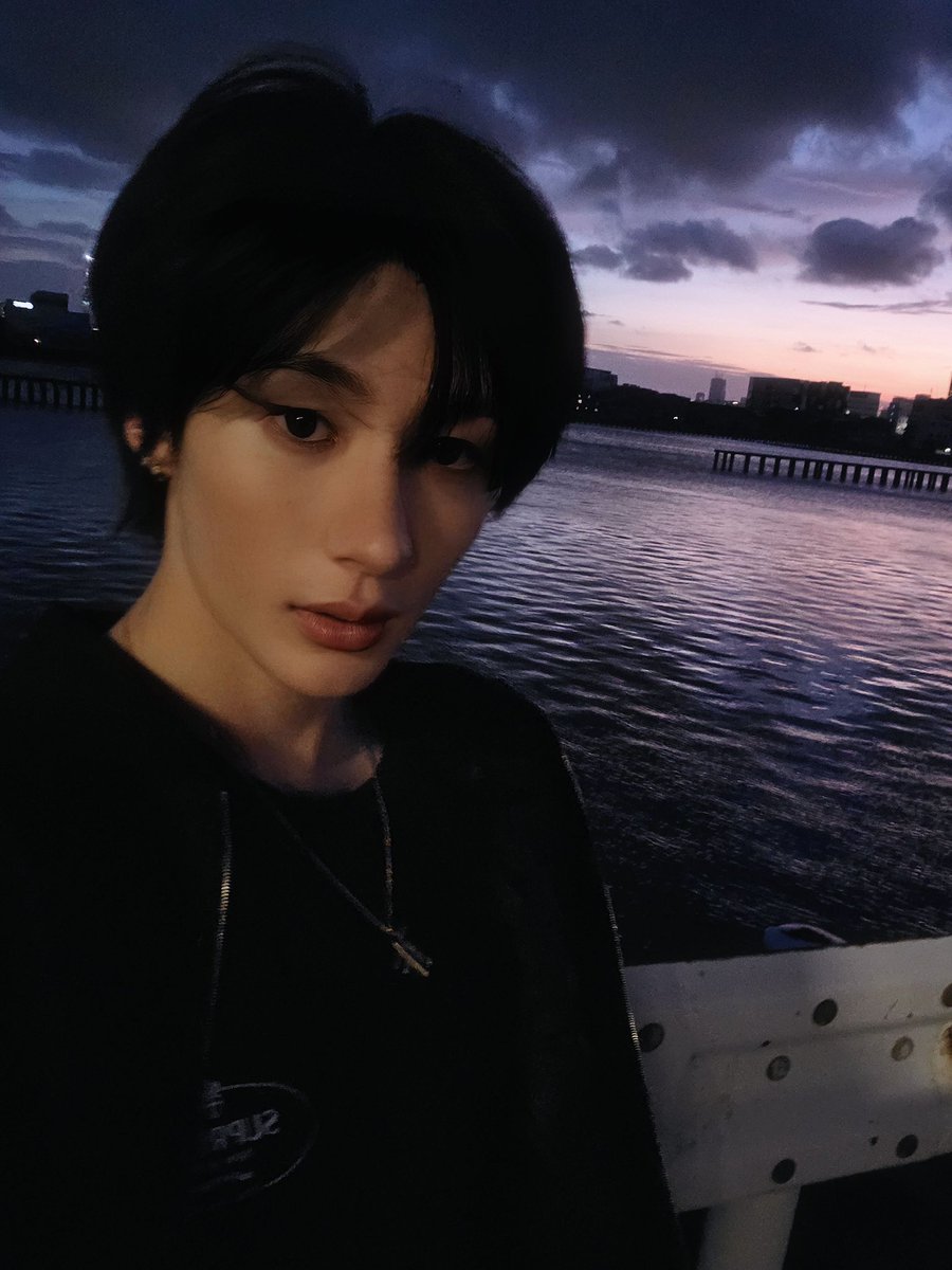 binnnnan's tweet image. 너믜잘생겻어...........