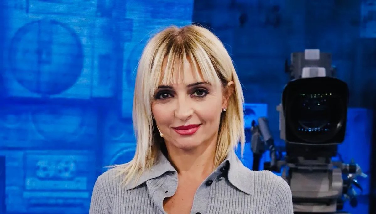 trash_italiano's tweet image. Veronica Peparini torna come professoressa ad “Amici”. Sostituirà Deborah Lettieri.

Fonte: Chi