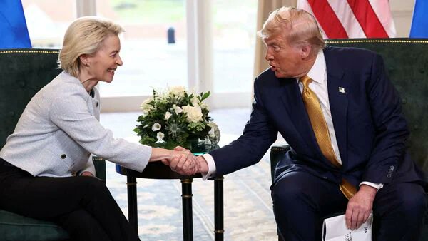 TheChronology__'s tweet image. The EU has accepted a US–EU trade deal featuring a 15% tariff on nearly all European exports avoiding a threatened 30% rate.
However, France and Germany sharply criticize the agreement, calling it a "dark day" and asymmetric, warning European interests were sacrificed.
They…