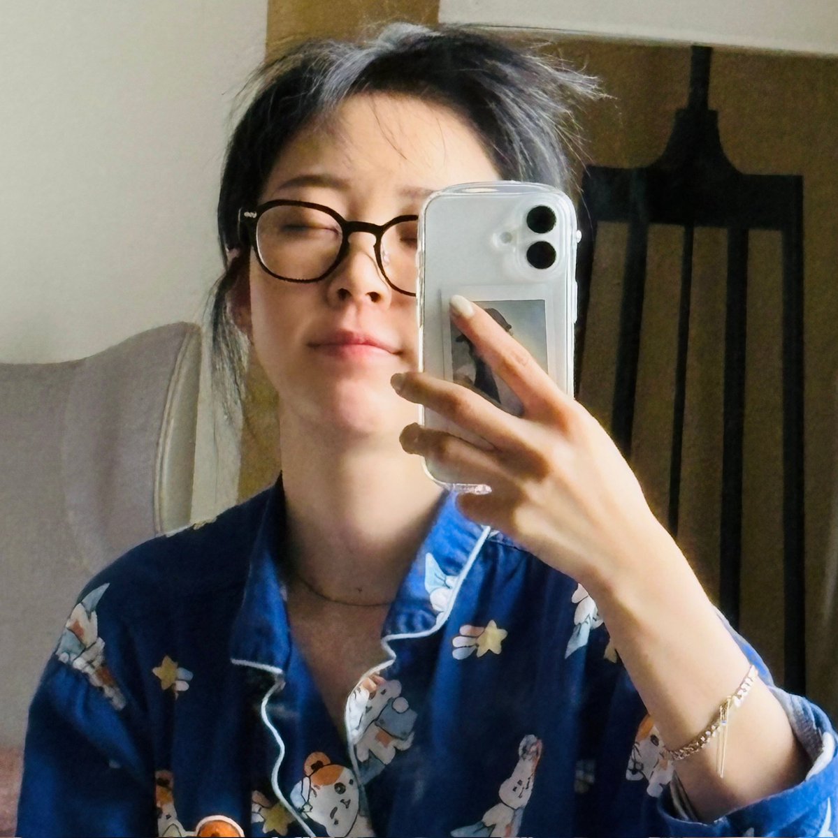 silverwhale619's tweet image. 끝내주는 잠을 잤나본데ㅋㅋㅋㅋㅋㅋ
머리 다 뻗친거 너무 귀엽잖아