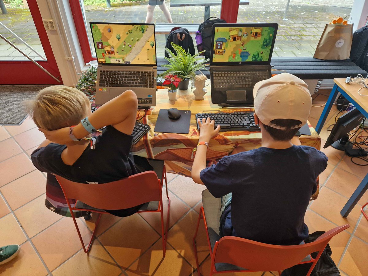 RomesteadGame's tweet image. This week we exhibited Romestead at NärCon Summer 2025!
NärCon is one of scandinavias largest anime and gaming conventions located right in our hometown!

Did any of you catch us there?