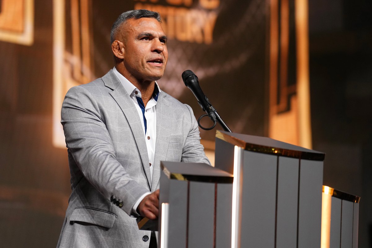 combate's tweet image. "Vai ter que pegar o Maracanã", diz Belfort sobre procura por revanche contra Wand dlvr.it/TM8gsG