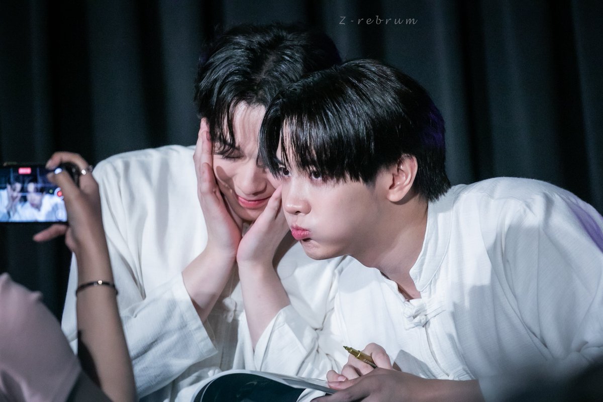 _zrebrum_'s tweet image. มู่จู้บ้าง ทะเล้นๆบ้าง 🤏🏻
#maxky_rp #bbasjtr
#บาสเด็กอ้วนที่แท้จริง
#แม็กกี้บาส #MaxkyBas
#maxkybyZ #bbasbyZ