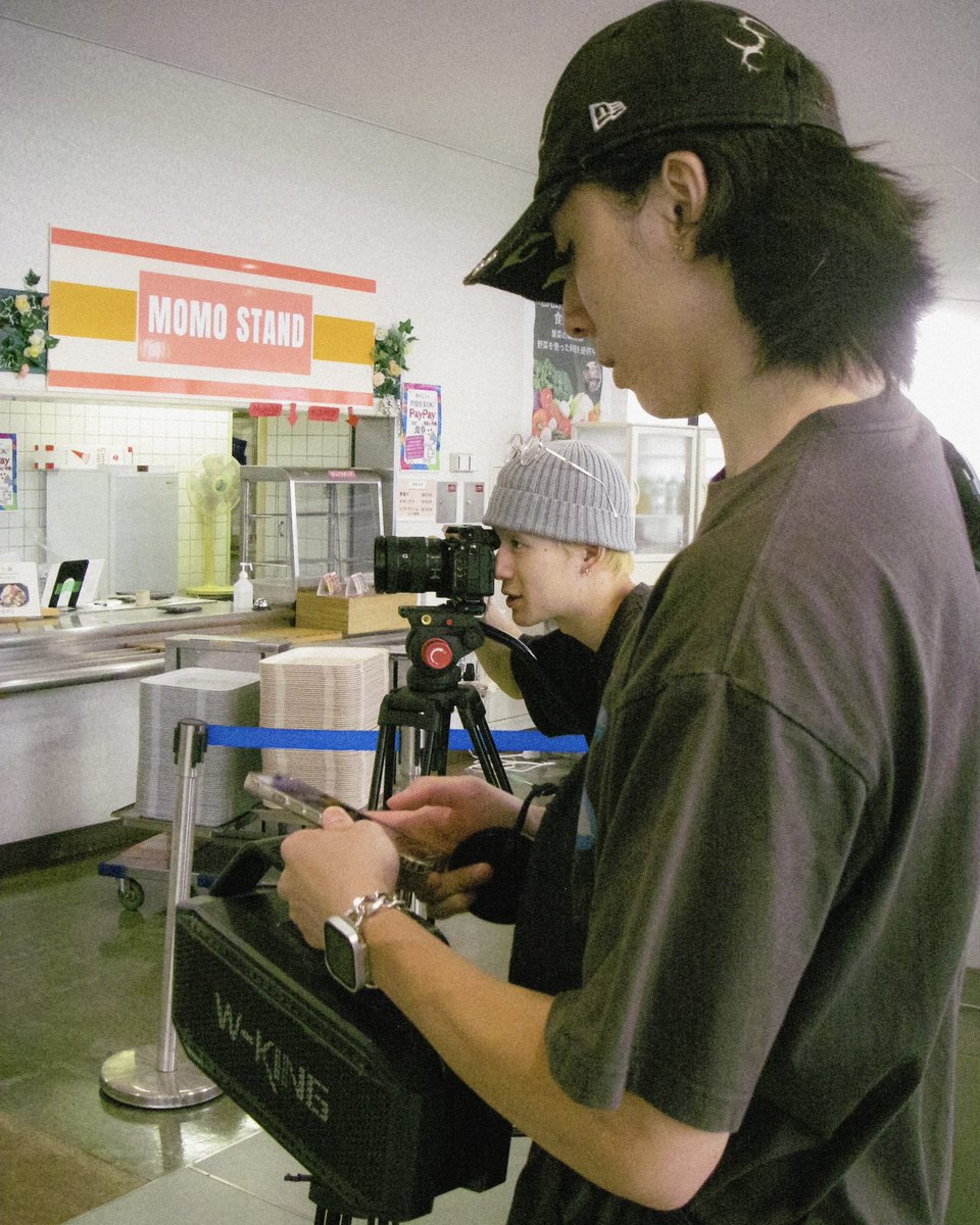 SHOWGO_beatbox's tweet image. 桃山学院大学CM

映像面のプロデュースでも関わらせてもらいました。監督はNam氏。いつもありがとう。
大学キャンパス内の宿泊施設に滞在しながら撮影させてもらいました。
青春が蘇るような楽しい撮影。

youtu.be/KX4jNGvm3WA?si…

是非いろんな場面注目して観てみてください。🎥🧑‍🎓🍜