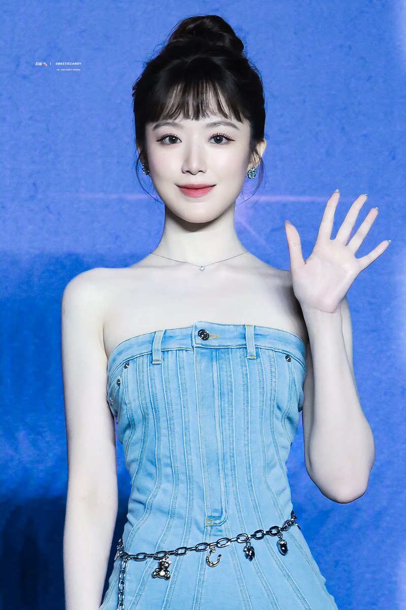 250727

슈화야... 완전 공주님ㅠㅠㅜㅜ

#슈화 #舒華 #아이들 #IDLE #SHUHUA #叶舒华 #SBS_Gayo_Daejeon