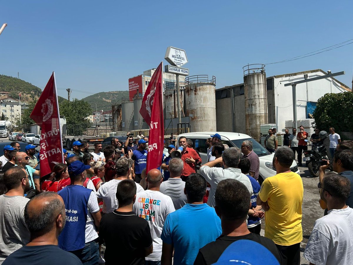 tipgenelmerkez's tweet photo. Genel Başkanımız Erkan Baş ve Kocaeli İl Örgütümüz, sefalet ücreti dayatmasına karşı 26 gündür grevde olan Petrol-İş Sendikası'nda örgütlü Gübretaş işçilerini ziyaret etti.

Emekçinin alın terinden çaldıklarıyla cebini şişirenlere karşı mücadeleyi büyüteceğiz. Gübretaş işçisi hakkını alacak!