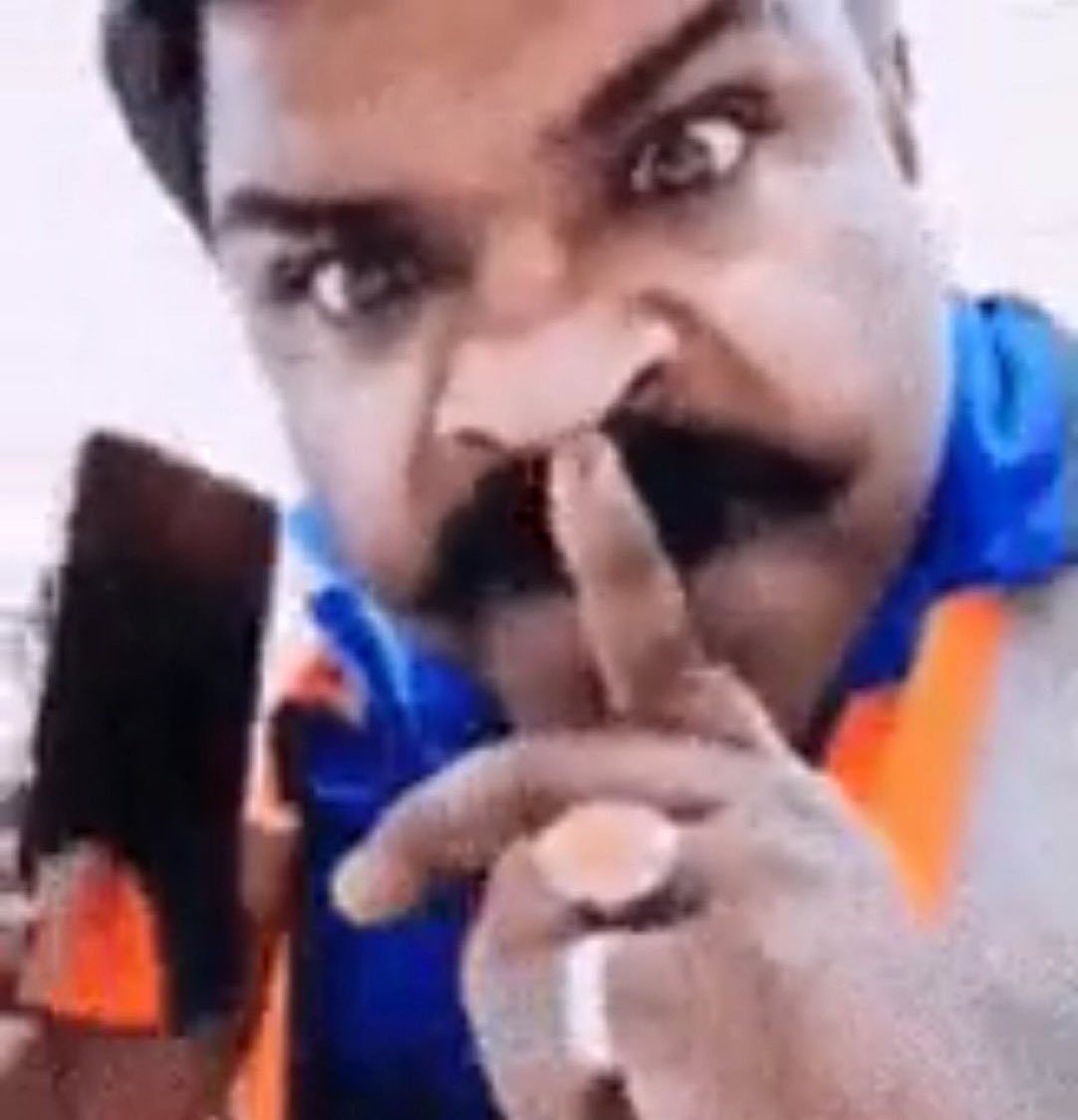 umarants's tweet image. chup karjao yaar har waqt bakwas