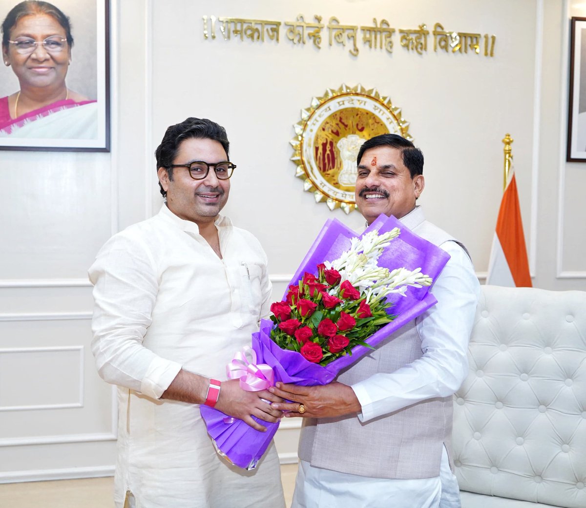 drmohanoffice51's tweet image. माननीय मुख्यमंत्री जी से आज भोपाल निवास स्थित समत्व भवन में त्योंथर विधानसभा क्षेत्र से विधायक श्री सिद्धार्थ तिवारी जी ने सौजन्य भेंट की।

@DrMohanYadav51
@Siddh_vindhya