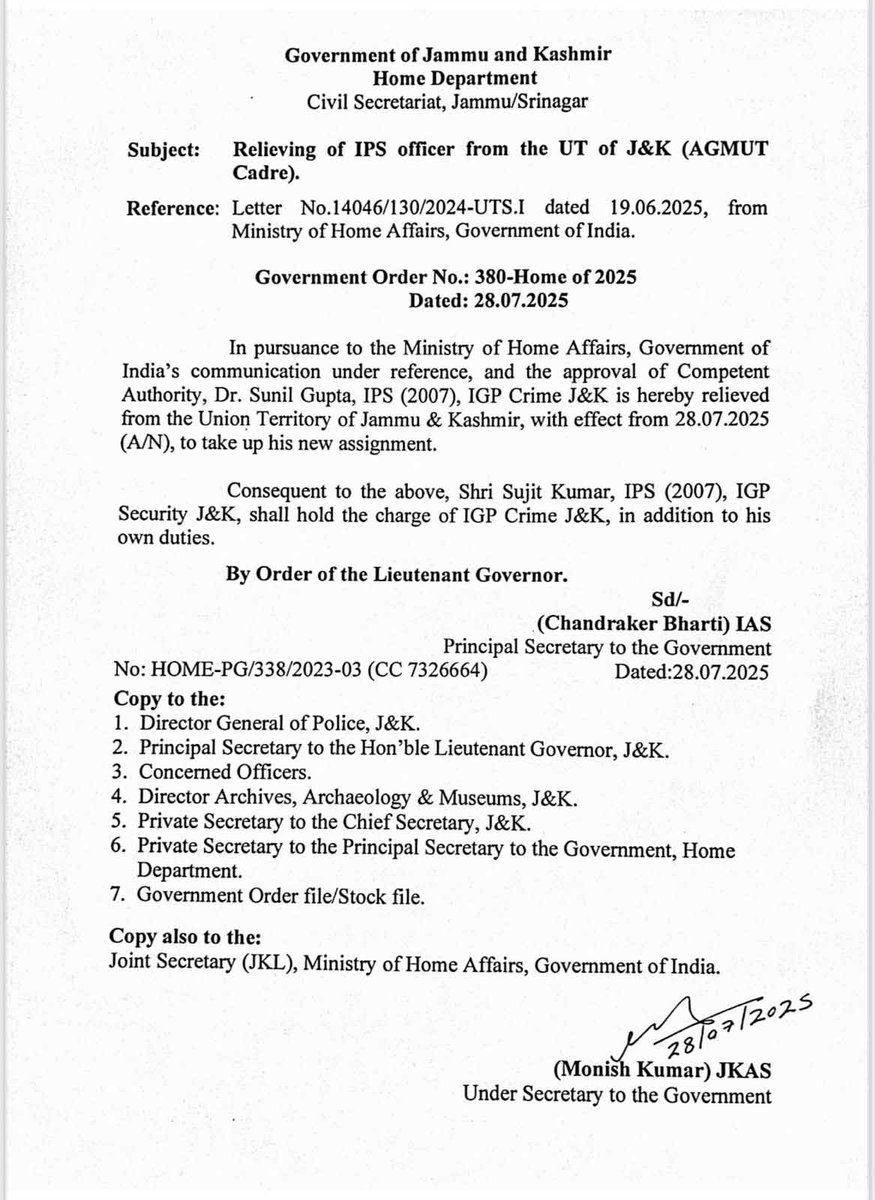 JAMMULINKS's tweet image. Jammu and Kashmir Government has relieved Dr. Sunil Gupta, IPS (2005), from the post of IGP Crime J&amp;amp;K to enable him to take up a new assignment outside the Union Territory, with effect from July 28.

Consequently, Sujit Kumar, IPS (2007), currently serving as IGP Security J&amp;amp;K,…